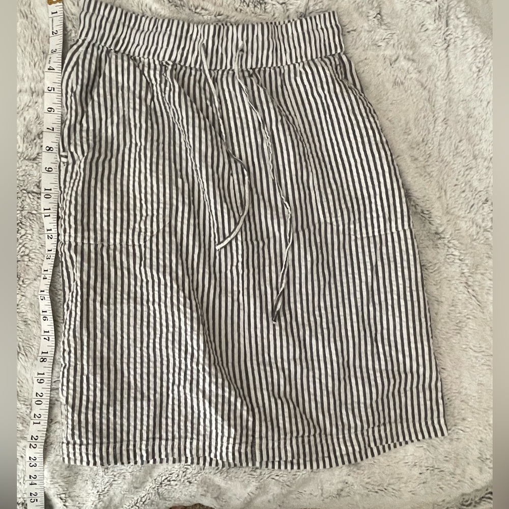 Seersucker skirt gray and white stripes